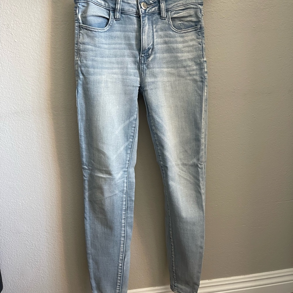 American Eagle Light Wash Skinny Jeans